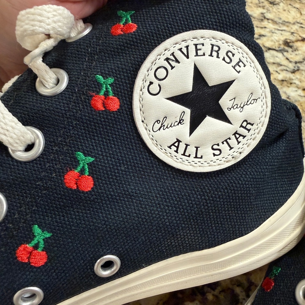 Converse Chuck‎ Taylor All Star Women 7.5 Black Cherry Embroidered High Top